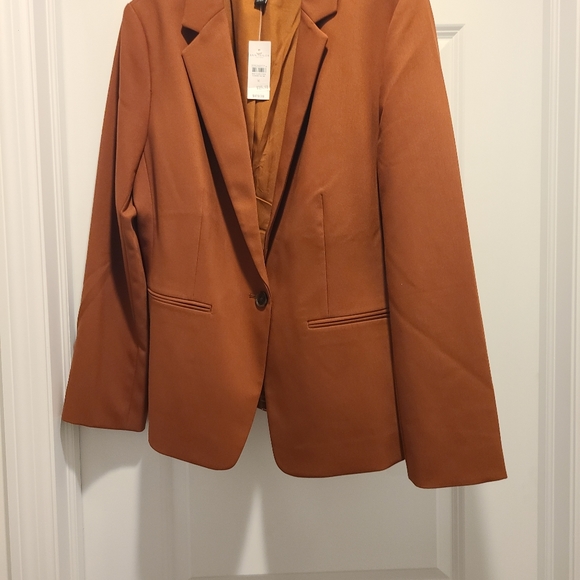 Blazer - Picture 6 of 6